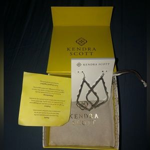 NWT Kendra Scott dangling earring rhodium